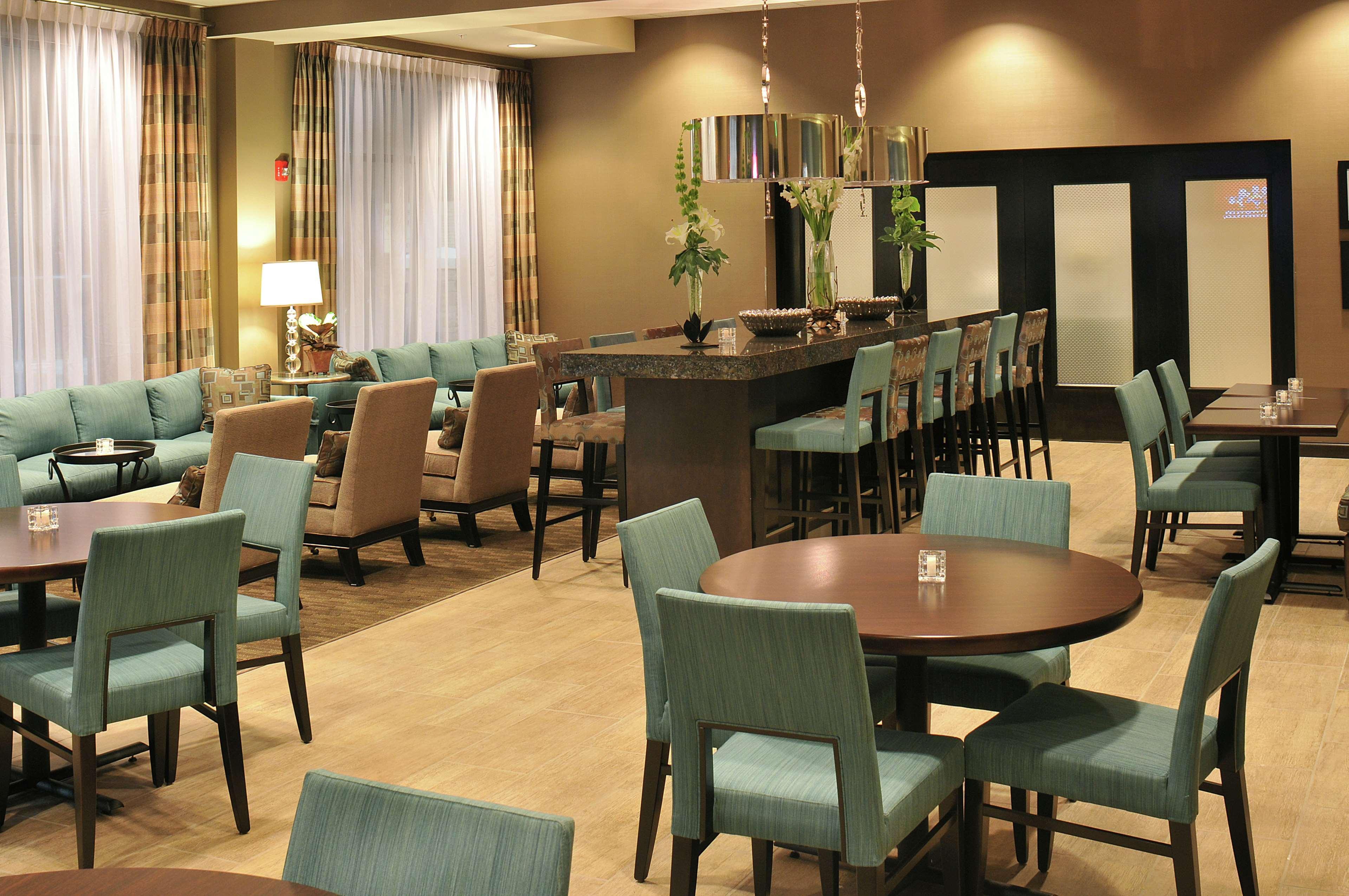 加兹登/阿塔拉59号州际公路希尔顿恒庭酒店 餐厅 照片